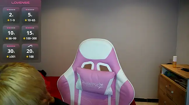 Snapshot of HiScarlett chatting on February 21, 4:05 pm HiScarlett online show from February 21, 4:05 pm