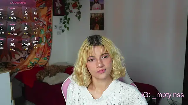 Snapshot of HiScarlett chatting on September 18, 6:43 pm HiScarlett online show from September 18, 6:43 pm