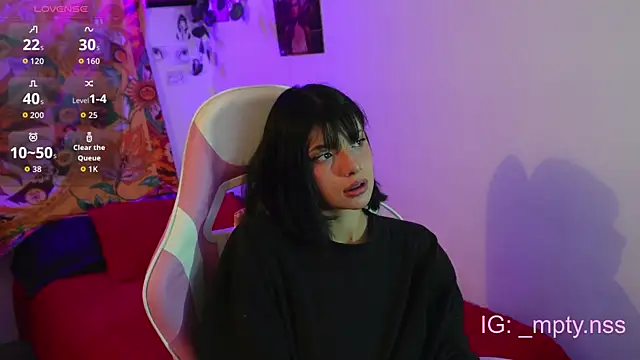 Snapshot of HiScarlett chatting on November 11, 9:42 am HiScarlett online show from November 11, 9:42 am