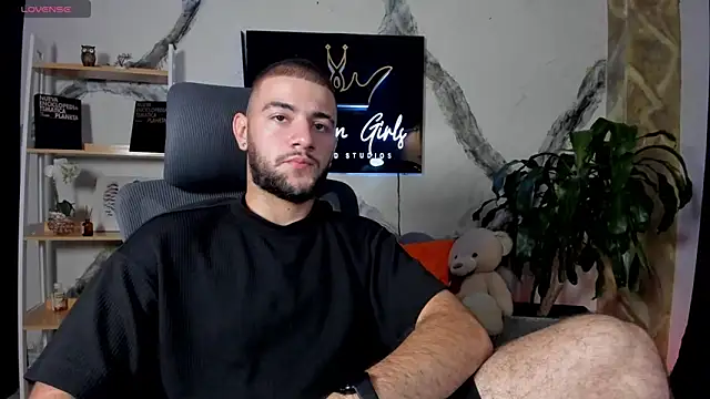 Snapshot of MaximusDick1_ chatting on December 21, 3:13 am MaximusDick1 online show from December 21, 3:13 am