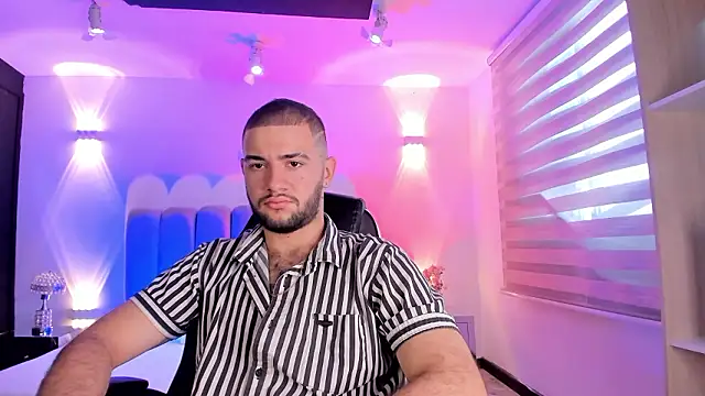 Snapshot of MaximusDick1_ chatting on March 9, 12:20 pm MaximusDick1 online show from March 9, 12:20 pm
