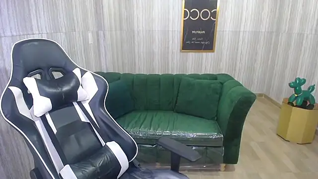 Snapshot of Bela_t_ chatting on December 6, 5:33 pm Bela t online show from December 6, 5:33 pm