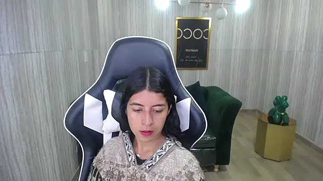 Snapshot of Bela_t_ chatting on December 17, 4:43 pm Bela t online show from December 17, 4:43 pm