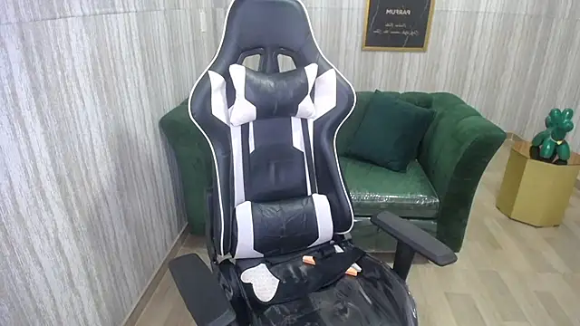 Snapshot of Bela_t_ chatting on December 21, 7:27 pm Bela t online show from December 21, 7:27 pm