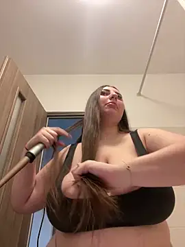 KarinaCelinne online show from May 28, 1:19 pm