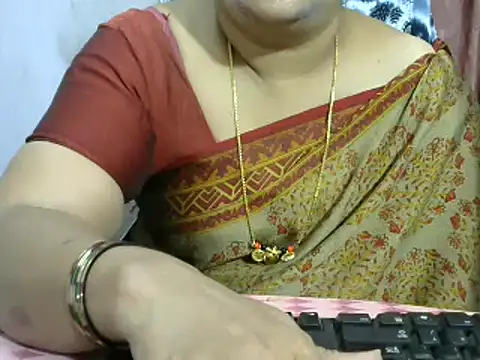 Snapshot of Naughty_Nityaa chatting on January 20, 10:40 am Naughty Nityaa online show from January 20, 10:40 am