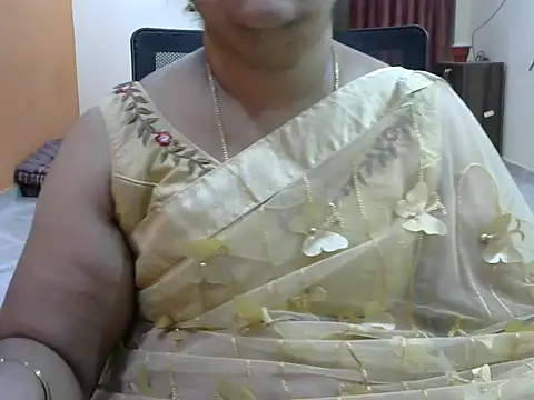 Snapshot of Naughty_Nityaa chatting on February 8, 12:28 pm Naughty Nityaa online show from February 8, 12:28 pm