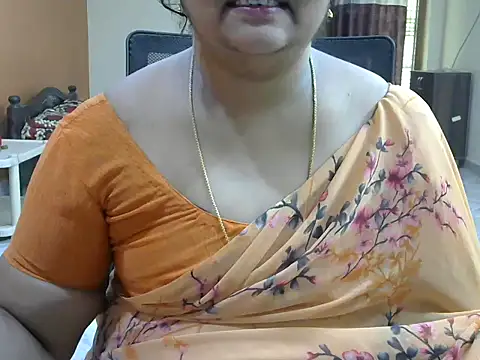 Snapshot of Naughty_Nityaa chatting on February 19, 6:55 am Naughty Nityaa online show from February 19, 6:55 am