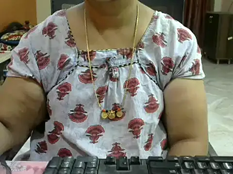 Snapshot of Naughty_Nityaa chatting on February 24, 12:09 am Naughty Nityaa online show from February 24, 12:09 am