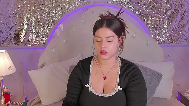 Snapshot of Miamontoya chatting on December 19, 1:40 pm Miamontoya online show from December 19, 1:40 pm