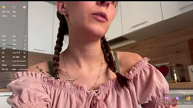 Snapshot of HellPeach chatting on December 1, 1:05 pm HellPeach online show from December 1, 1:05 pm