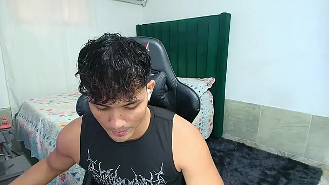 Snapshot of man_dur07 chatting on April 22, 8:10 pm man dur07 online show from April 22, 8:10 pm