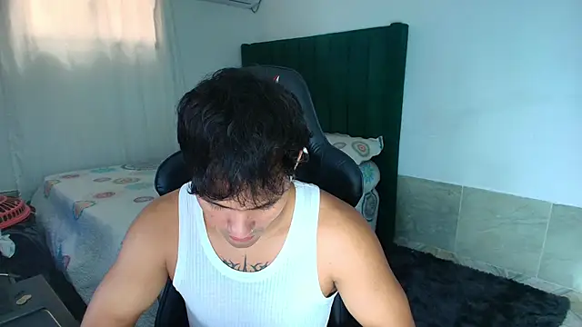 Snapshot of man_dur07 chatting on April 23, 8:00 pm man dur07 online show from April 23, 8:00 pm