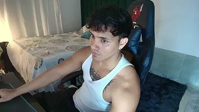 Snapshot of man_dur07 chatting on May 15, 7:59 am man dur07 online show from May 15, 7:59 am