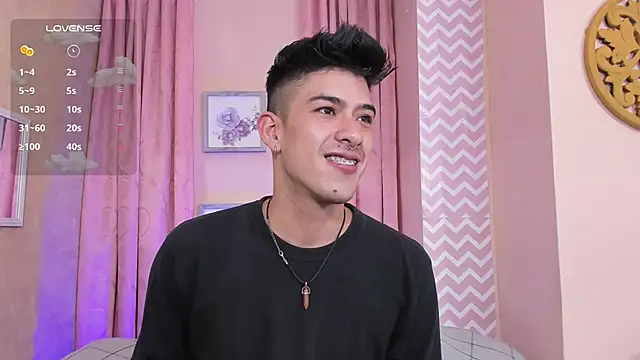 Snapshot of Ryan_Clark_ chatting on December 5, 7:38 pm Ryan Clark online show from December 5, 7:38 pm