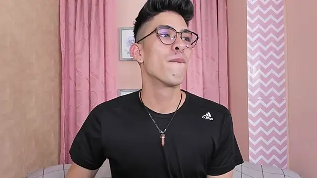 Snapshot of Ryan_Clark_ chatting on December 16, 5:54 pm Ryan Clark online show from December 16, 5:54 pm