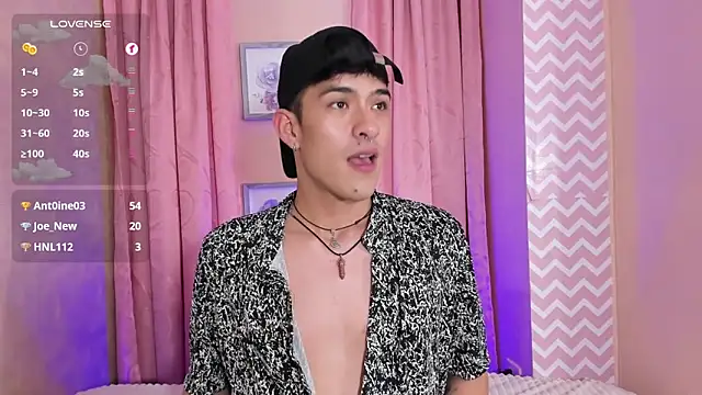 Snapshot of Ryan_Clark_ chatting on December 29, 11:50 pm Ryan Clark online show from December 29, 11:50 pm