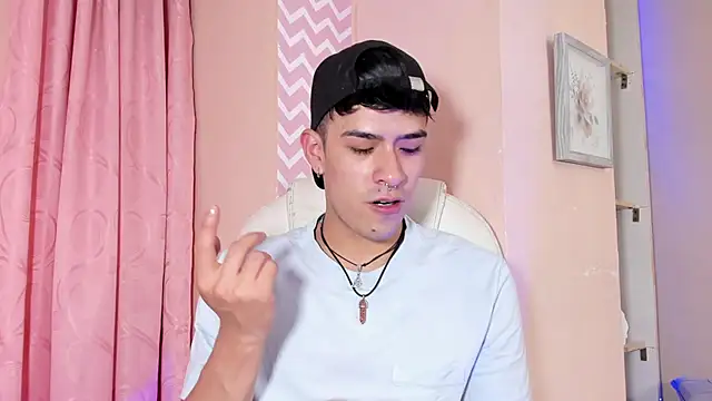 Snapshot of Ryan_Clark_ chatting on January 10, 7:32 pm Ryan Clark online show from January 10, 7:32 pm