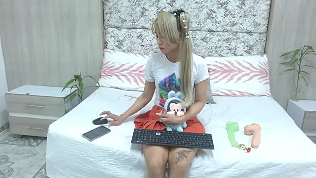 Snapshot of adara_deidara chatting on March 17, 12:35 pm adara deidara online show from March 17, 12:35 pm