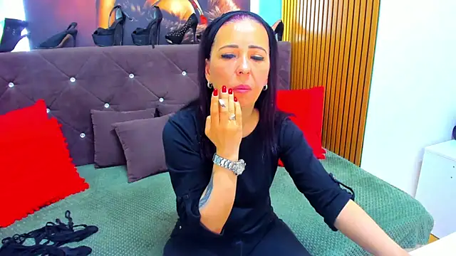 LauraSin online show from April 18, 3:32 am