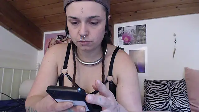 kinkyspirali online show from March 30, 3:35 pm