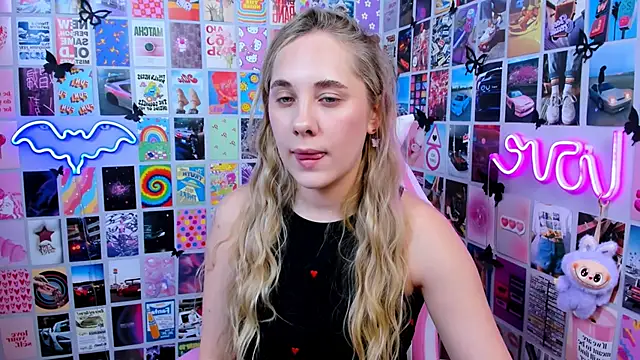 Snapshot of MiaMilas chatting on January 12, 2:22 pm MiaMilas online show from January 12, 2:22 pm