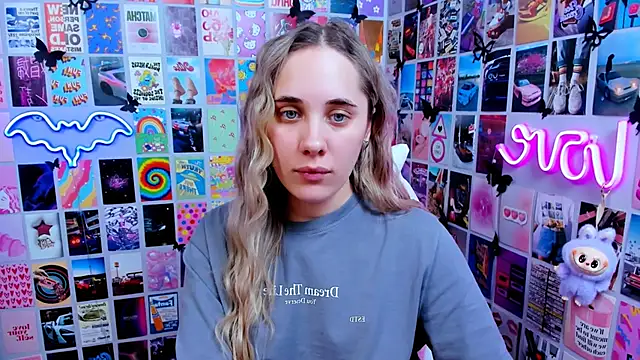 Snapshot of MiaMilas chatting on March 16, 2:32 pm MiaMilas online show from March 16, 2:32 pm