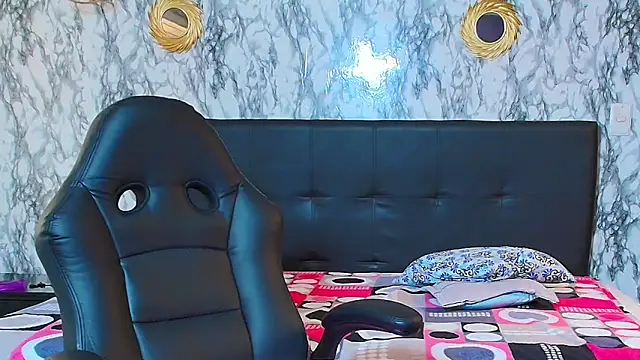 Snapshot of Emily_Trujillo chatting on March 21, 8:29 pm Emily Trujillo online show from March 21, 8:29 pm