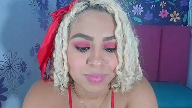 Lucy White   online show from October 9, 8:07 pm