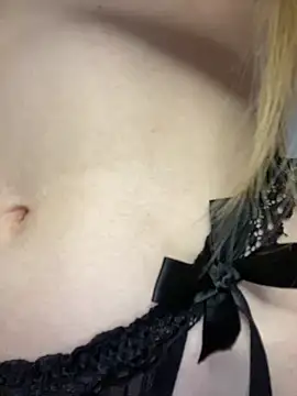 Snapshot of beautiful_angel chatting on May 17, 1:29 pm beautiful angel online show from May 17, 1:29 pm