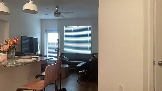 Snapshot of AveryJ99 chatting on December 15, 6:48 pm AveryJ99 online show from December 15, 6:48 pm