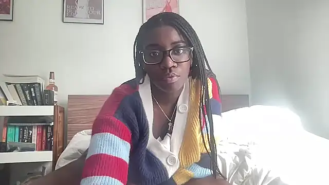 Snapshot of AveryJ99 chatting on December 18, 3:33 pm AveryJ99 online show from December 18, 3:33 pm