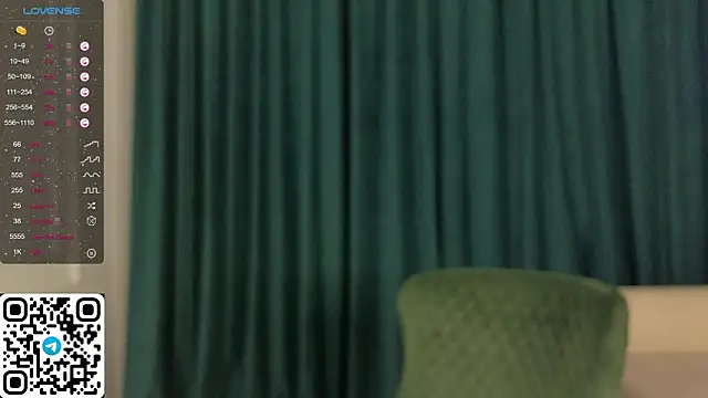 ElswythDecoursey online show from December 29, 9:09 pm