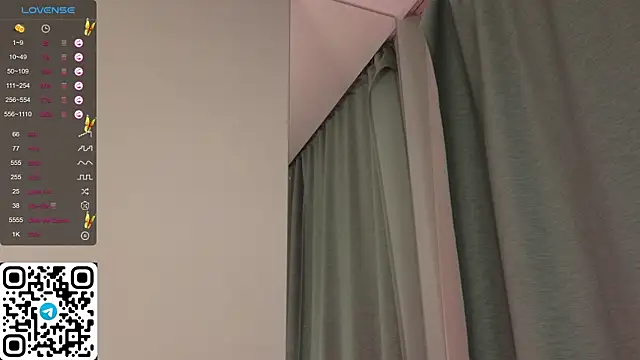 ElswythDecoursey online show from February 11, 9:03 pm