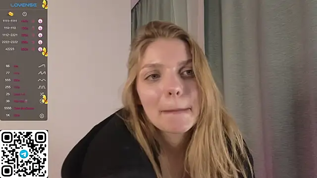 ElswythDecoursey online show from February 15, 9:04 pm