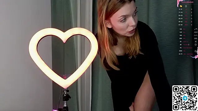 ElswythDecoursey online show from February 22, 5:13 pm