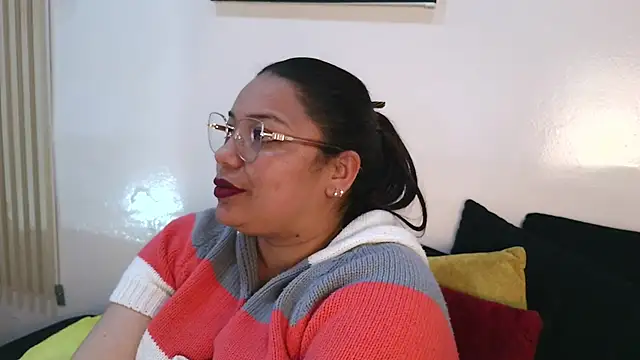 Snapshot of virtual_charm chatting on January 31, 7:11 pm virtual charm online show from January 31, 7:11 pm