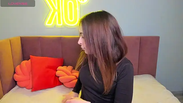 KetrinWhite online show from April 10, 1:33 am