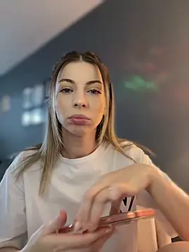 Mia Ethan online show from May 27, 12:02 pm