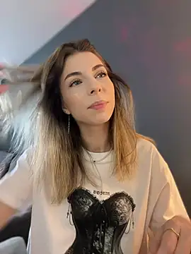 Mia Ethan online show from June 4, 7:14 am