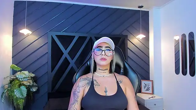 Alahia Dangelo online show from September 16, 11:33 am