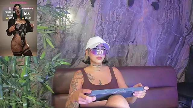 Alahia Dangelo online show from November 8, 5:23 pm