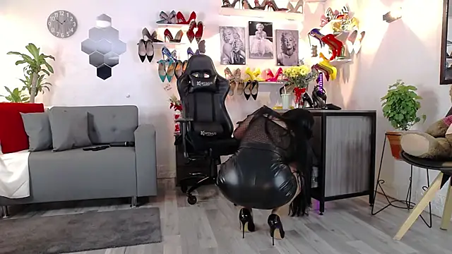 Carlajohnson online show from March 19, 3:43 am