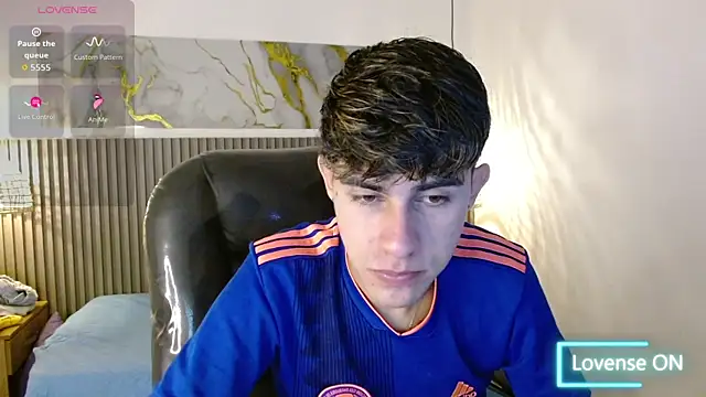 Dyla n18 online show from November 22, 7:35 pm