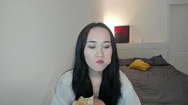 aenie online show from October 24, 11:50 am