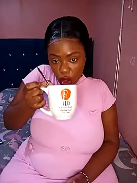 Luciouslips00 online show from July 31, 4:28 pm