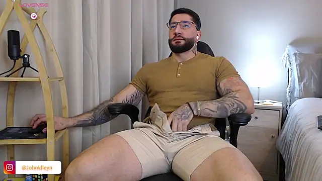 jonhklleyn online show from July 18, 7:28 pm