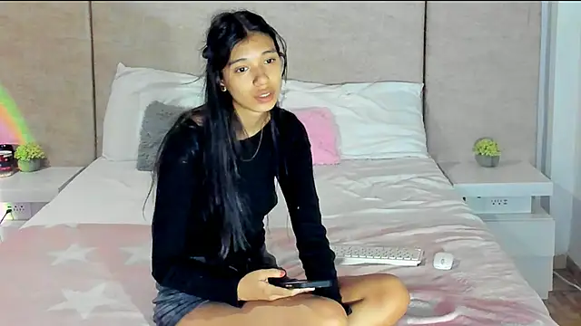 alanaget1 online show from December 5, 8:33 am