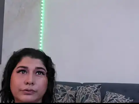 Snapshot of alinabozz1 chatting on June 25, 7:29 pm alinabozz1 online show from June 25, 7:29 pm