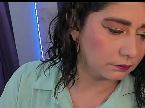 Snapshot of alinabozz1 chatting on July 18, 3:54 am alinabozz1 online show from July 18, 3:54 am